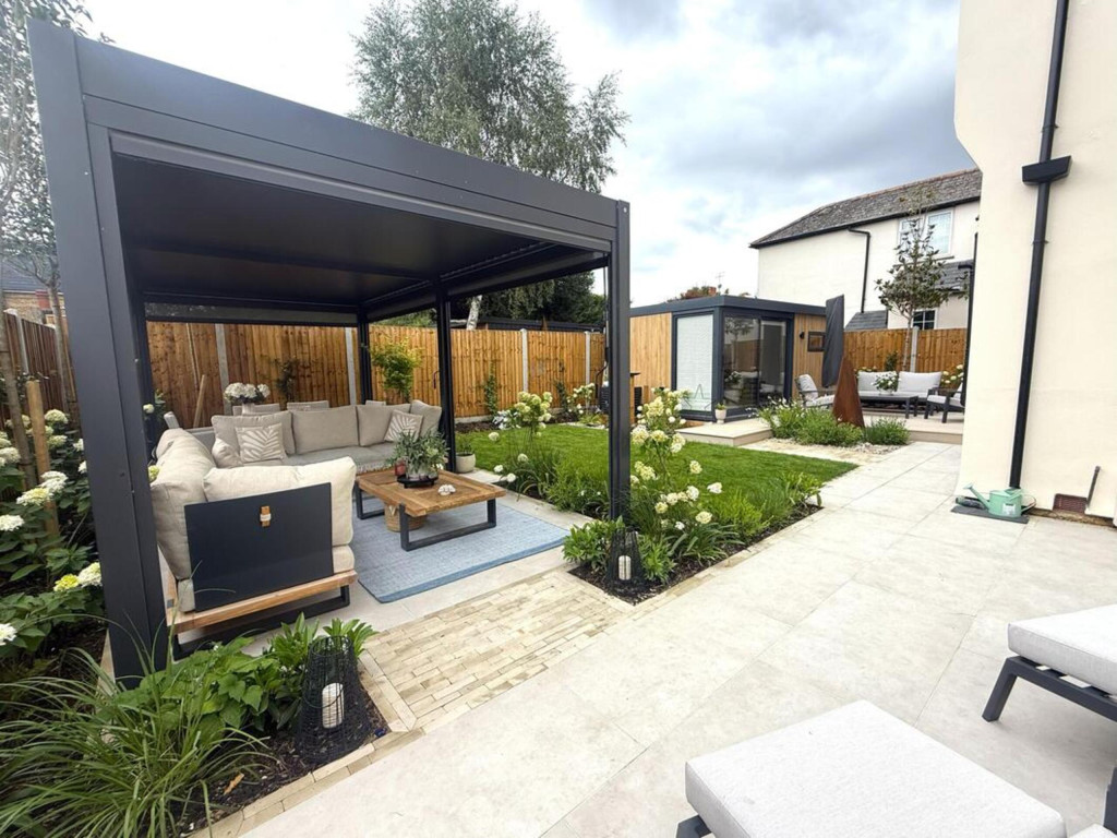 Garden project Chelmsford, pergola and outbuilding. Garden design and build by Essex Garden Co